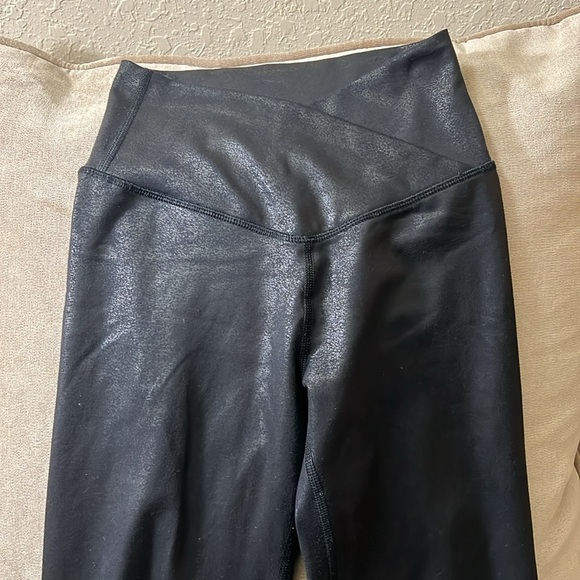 Offline by Aerie black textured fabric XS - Picture 3 of 8